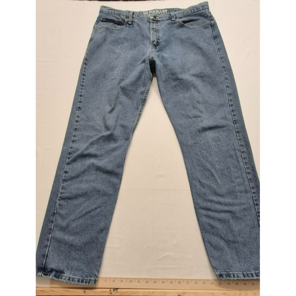 Magellan Outdoor men's medium wash straight leg denim blue jeans sz 40x34